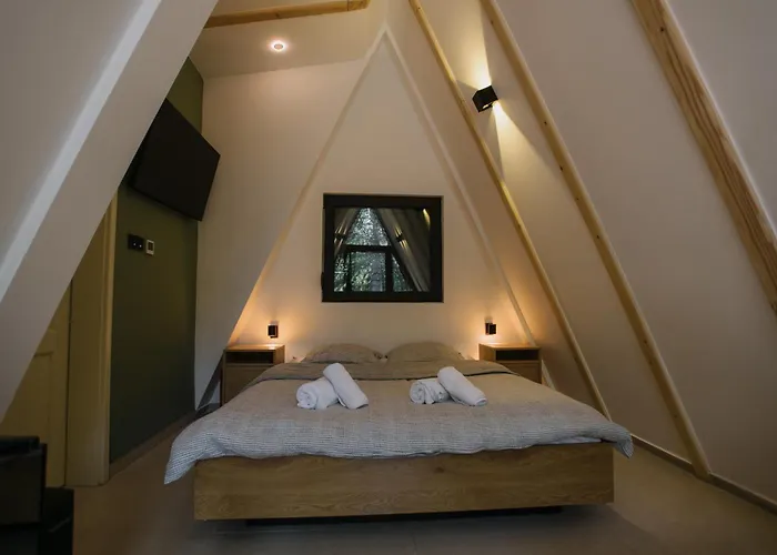 Pinelle Blidinje A-frame House בקתה